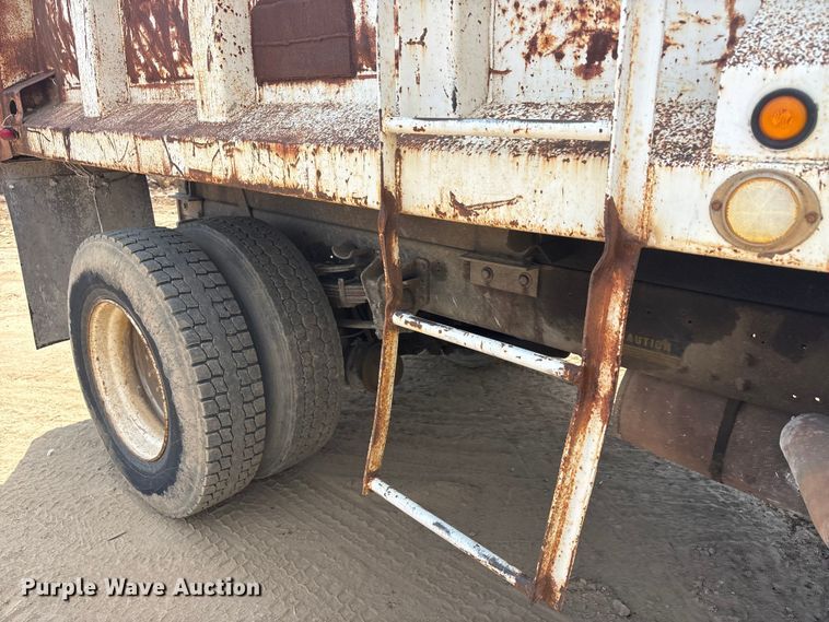 image for item DT0168 2000 International 4700 dump truck