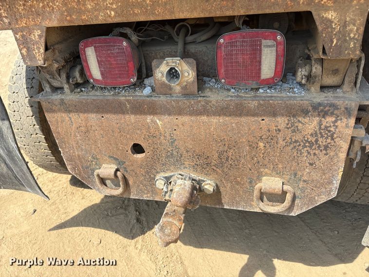 image for item DT0168 2000 International 4700 dump truck