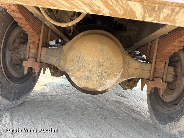 image for item DT0168 2000 International 4700 dump truck