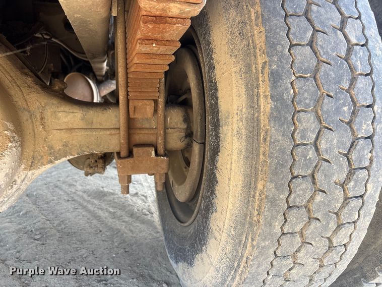 image for item DT0168 2000 International 4700 dump truck