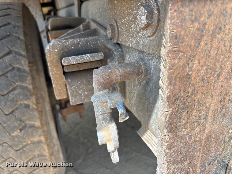 image for item DT0168 2000 International 4700 dump truck