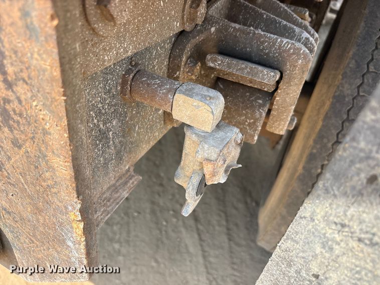 image for item DT0168 2000 International 4700 dump truck