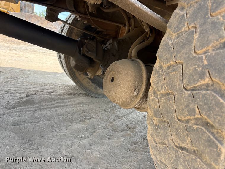 image for item DT0168 2000 International 4700 dump truck