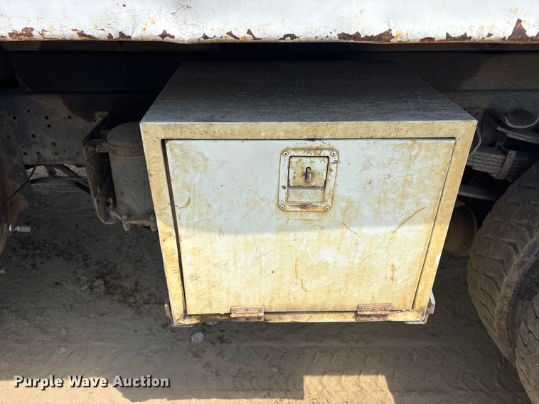 image for item DT0168 2000 International 4700 dump truck