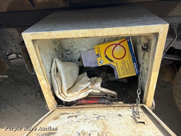image for item DT0168 2000 International 4700 dump truck
