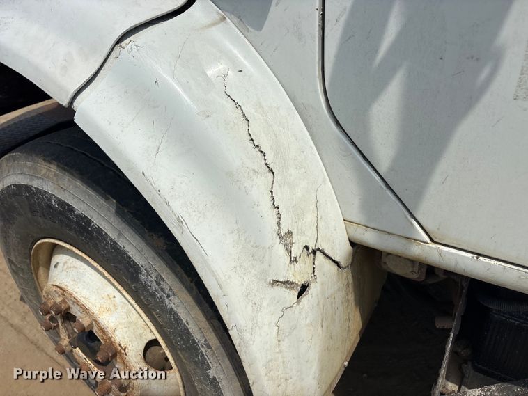 image for item DT0168 2000 International 4700 dump truck