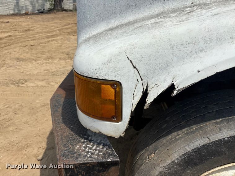 image for item DT0168 2000 International 4700 dump truck
