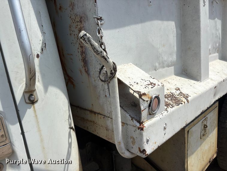 image for item DT0168 2000 International 4700 dump truck