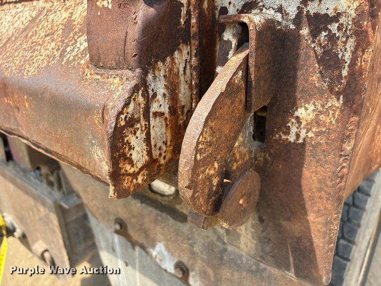 image for item DT0168 2000 International 4700 dump truck