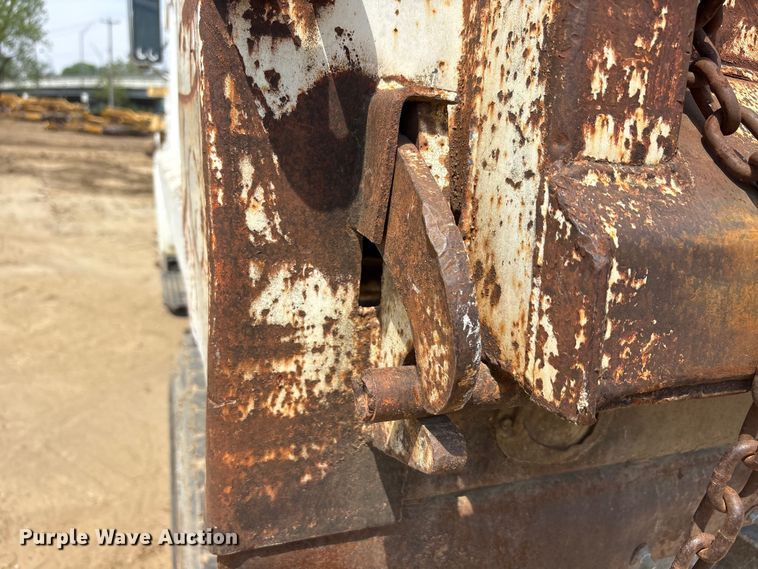 image for item DT0168 2000 International 4700 dump truck