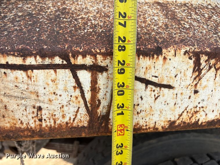 image for item DT0168 2000 International 4700 dump truck
