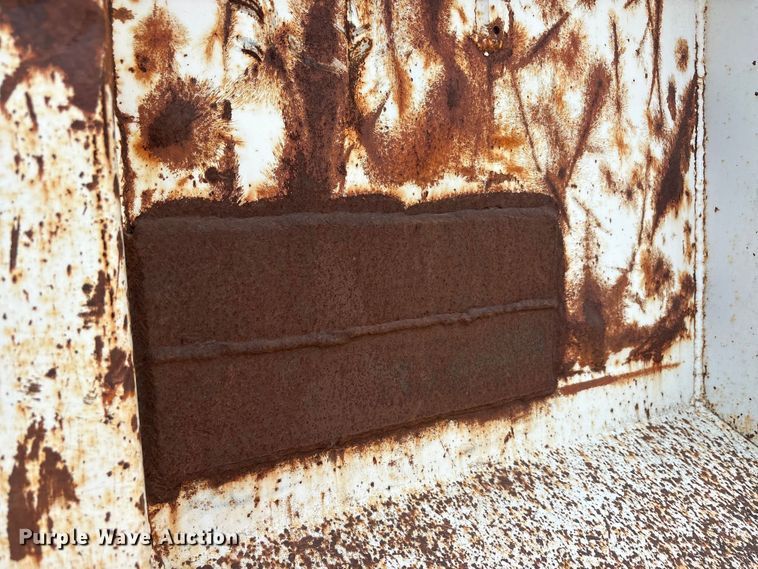 image for item DT0168 2000 International 4700 dump truck