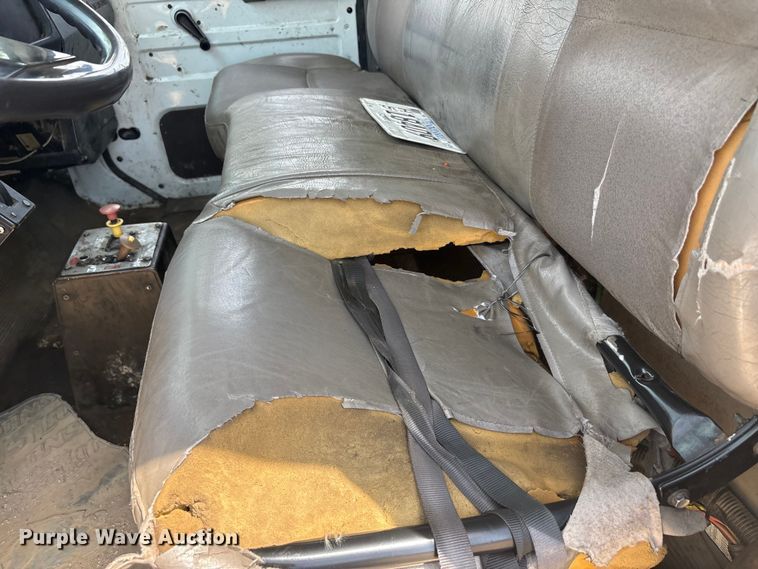 image for item DT0168 2000 International 4700 dump truck