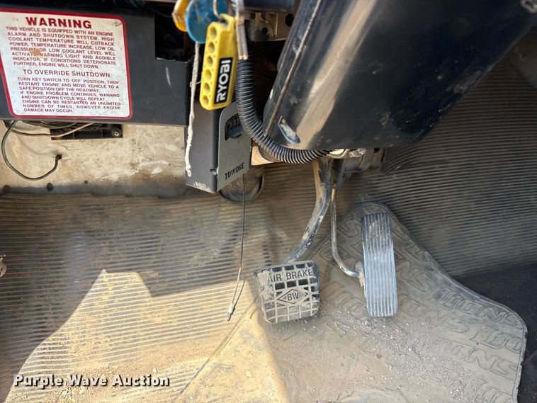 image for item DT0168 2000 International 4700 dump truck