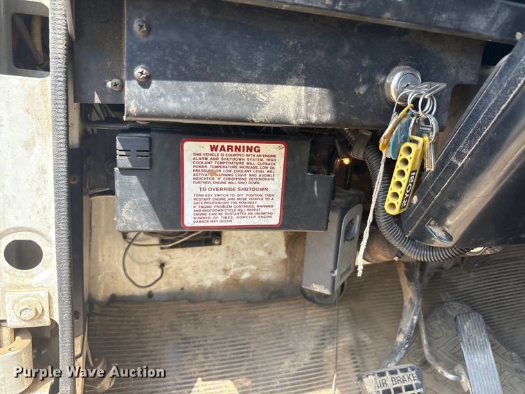 image for item DT0168 2000 International 4700 dump truck