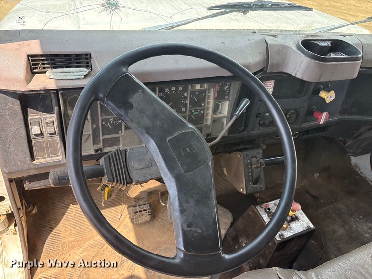image for item DT0168 2000 International 4700 dump truck