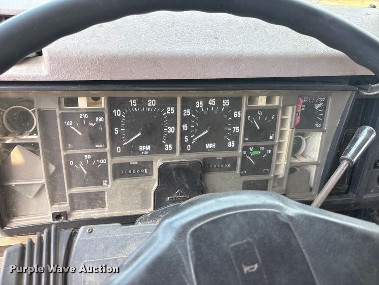 image for item DT0168 2000 International 4700 dump truck