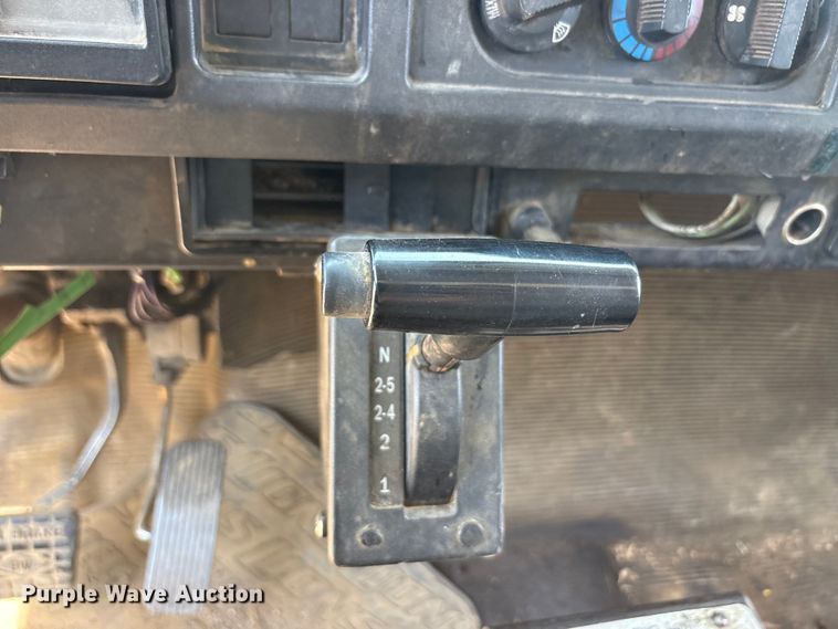 image for item DT0168 2000 International 4700 dump truck