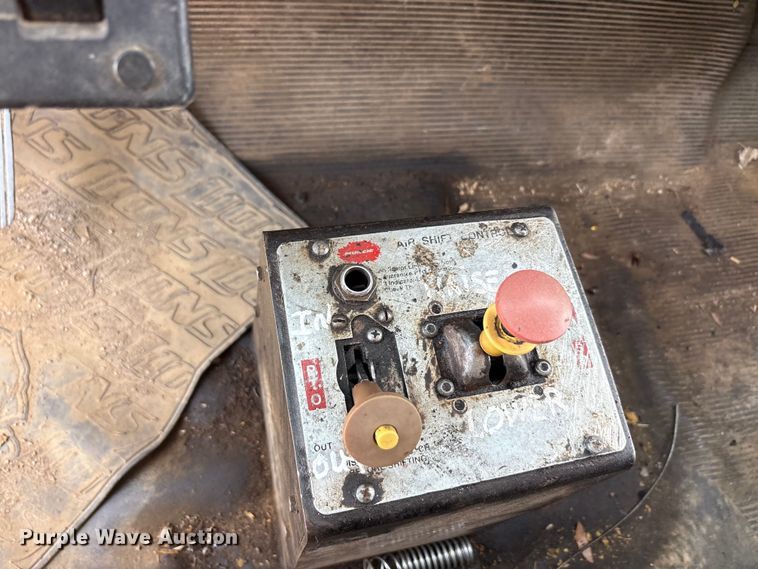 image for item DT0168 2000 International 4700 dump truck