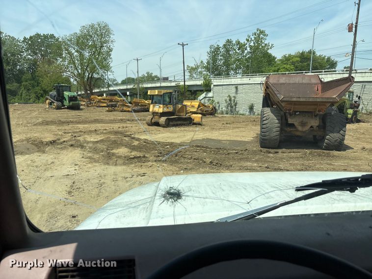 image for item DT0168 2000 International 4700 dump truck