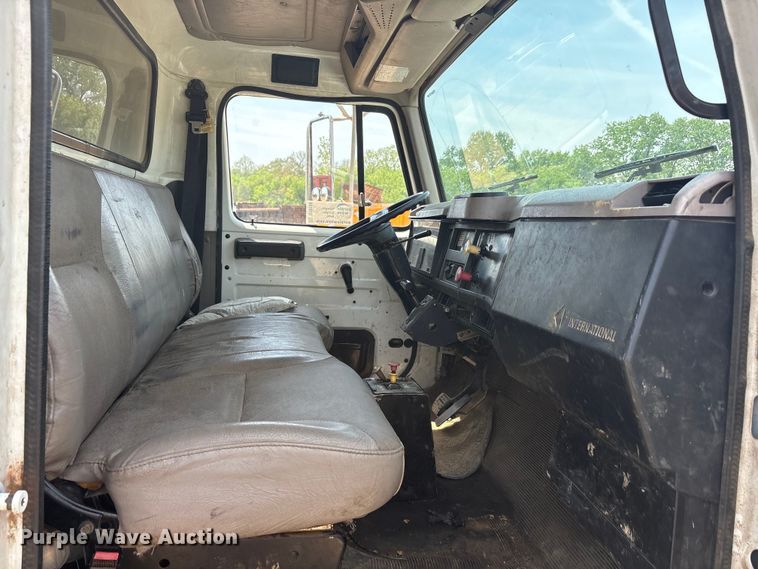 image for item DT0168 2000 International 4700 dump truck