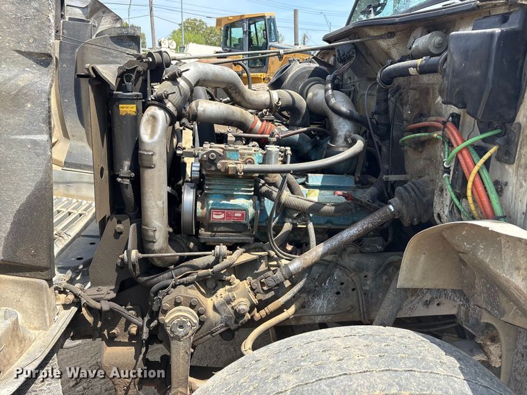 image for item DT0168 2000 International 4700 dump truck