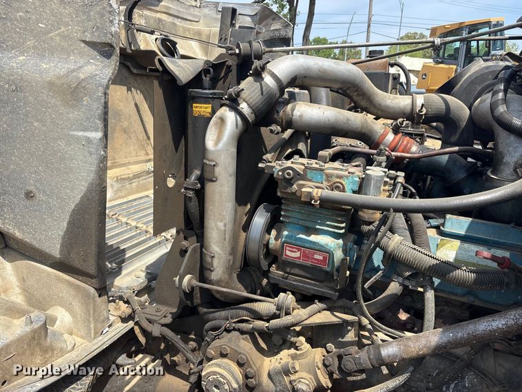 image for item DT0168 2000 International 4700 dump truck
