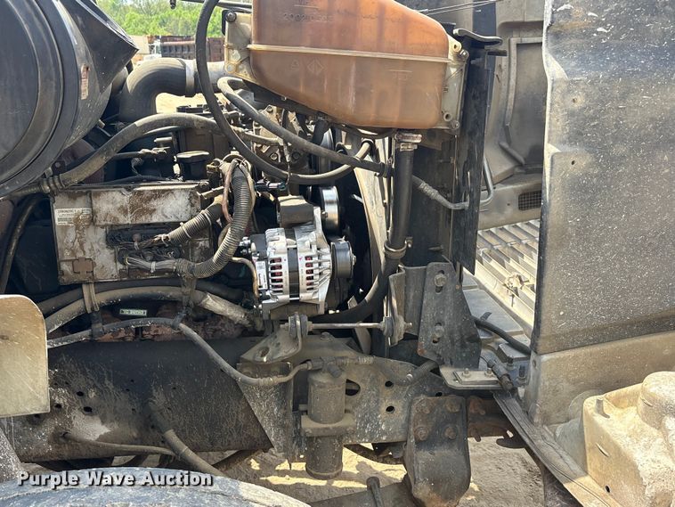 image for item DT0168 2000 International 4700 dump truck