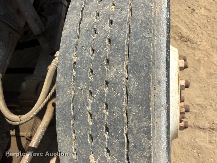 image for item DT0168 2000 International 4700 dump truck