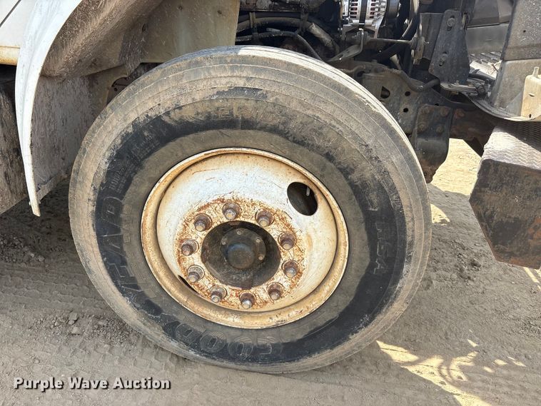 image for item DT0168 2000 International 4700 dump truck