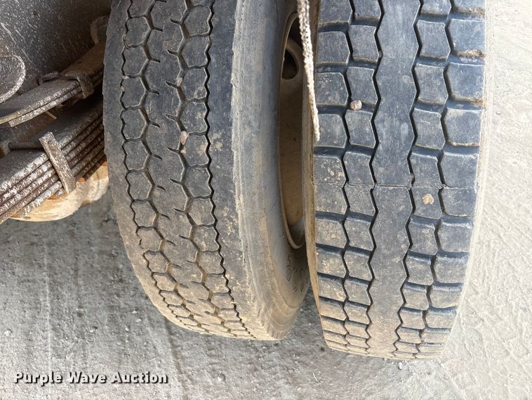 image for item DT0168 2000 International 4700 dump truck