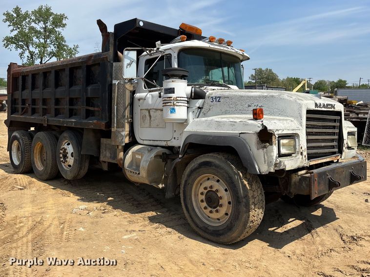 image for item DT0169 1997 Mack RD dump truck