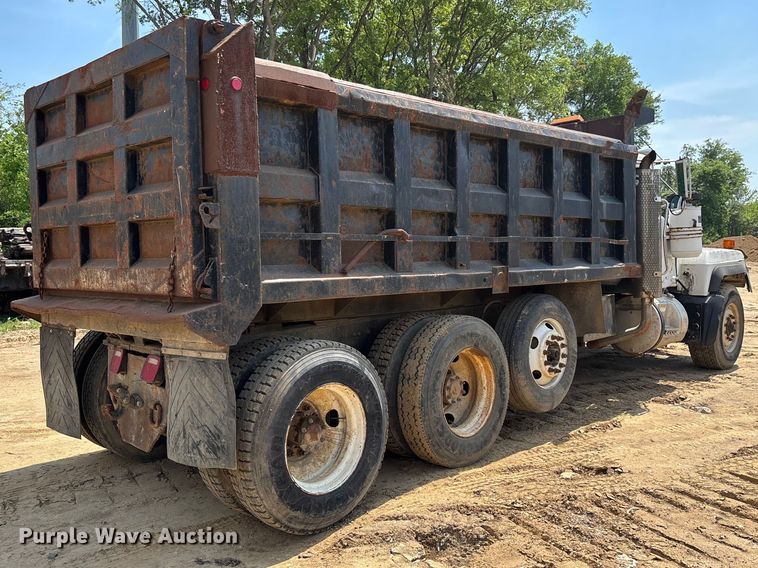 image for item DT0169 1997 Mack RD dump truck