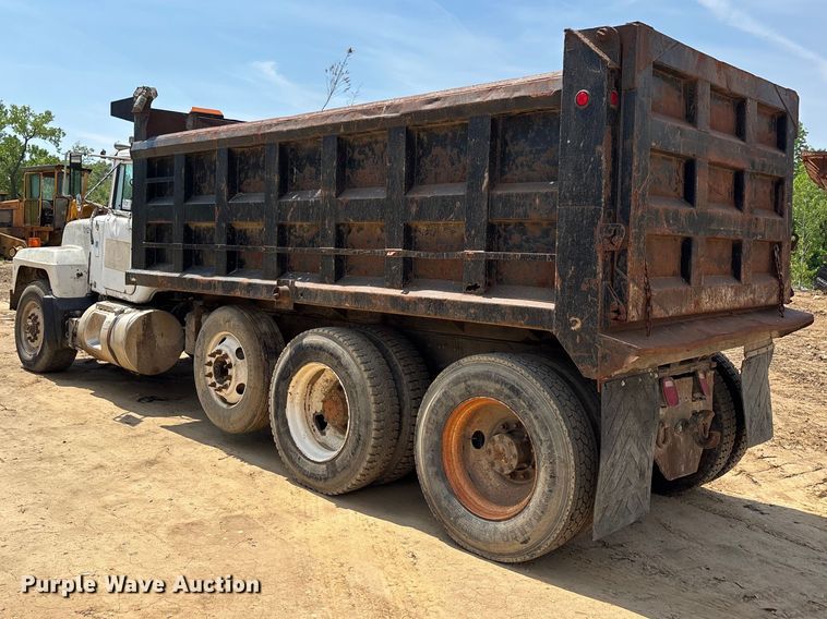 image for item DT0169 1997 Mack RD dump truck