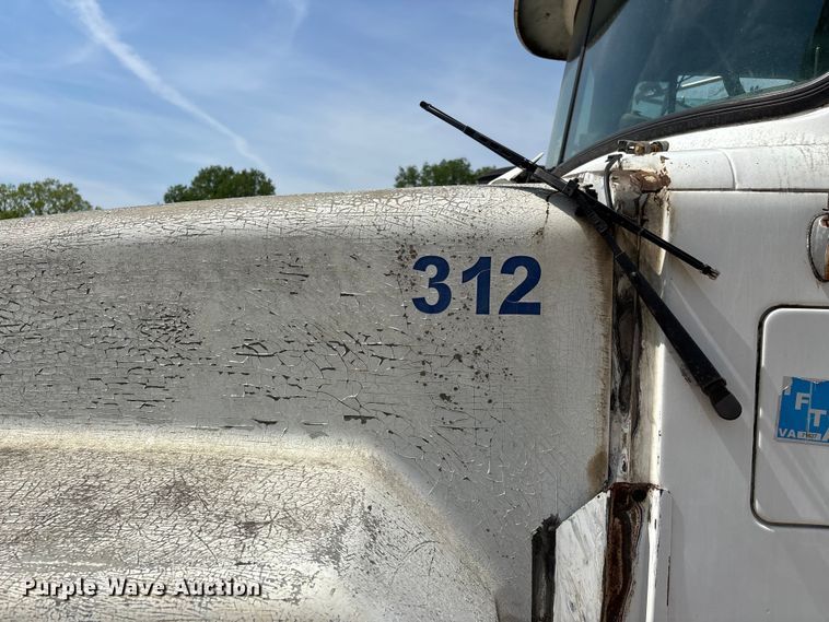 image for item DT0169 1997 Mack RD dump truck