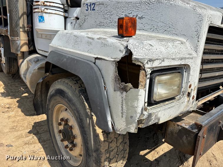 image for item DT0169 1997 Mack RD dump truck