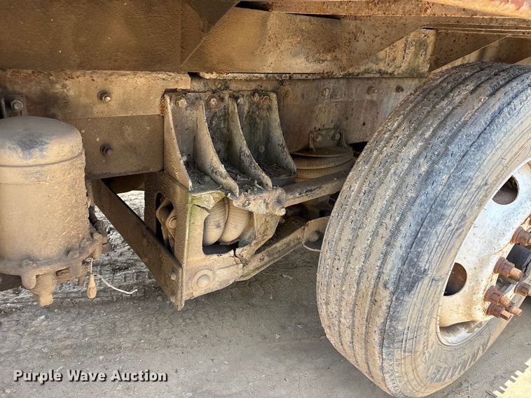 image for item DT0169 1997 Mack RD dump truck