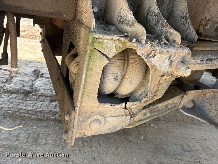 image for item DT0169 1997 Mack RD dump truck