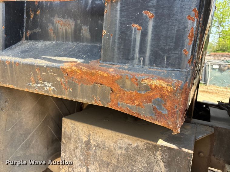image for item DT0169 1997 Mack RD dump truck