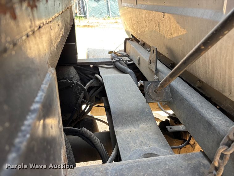 image for item DT0169 1997 Mack RD dump truck