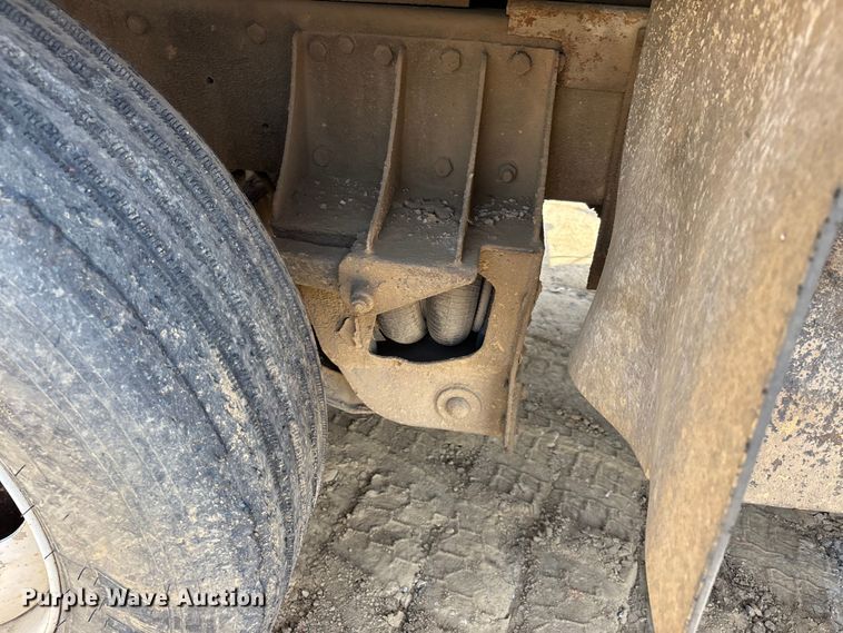 image for item DT0169 1997 Mack RD dump truck