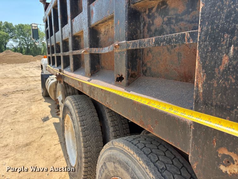 image for item DT0169 1997 Mack RD dump truck