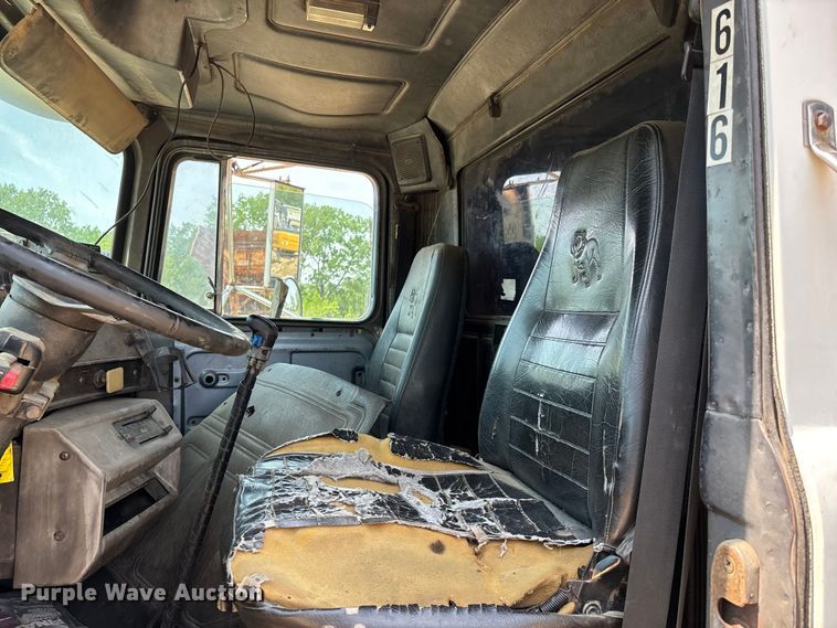 image for item DT0169 1997 Mack RD dump truck
