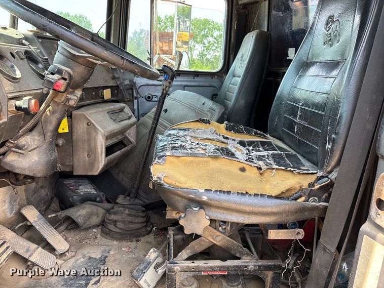 image for item DT0169 1997 Mack RD dump truck