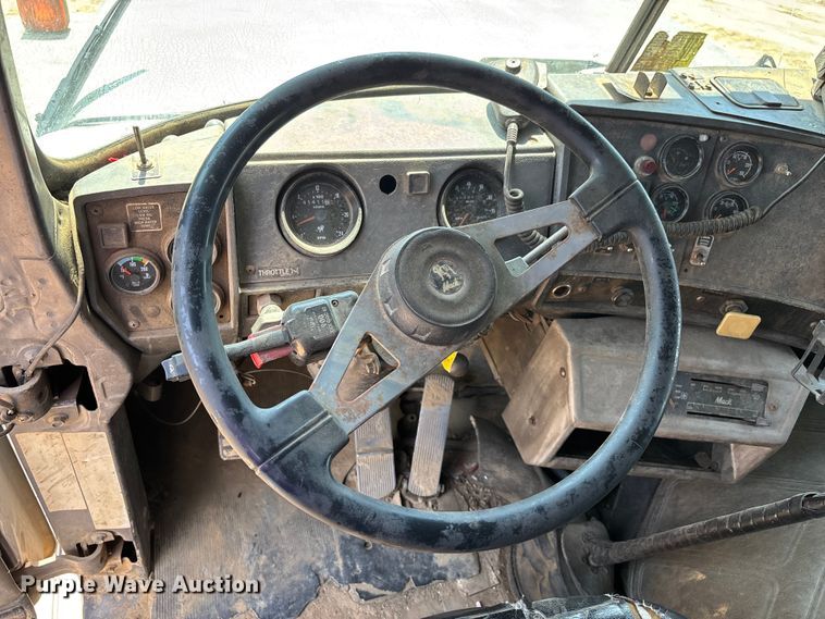 image for item DT0169 1997 Mack RD dump truck