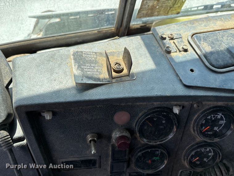 image for item DT0169 1997 Mack RD dump truck