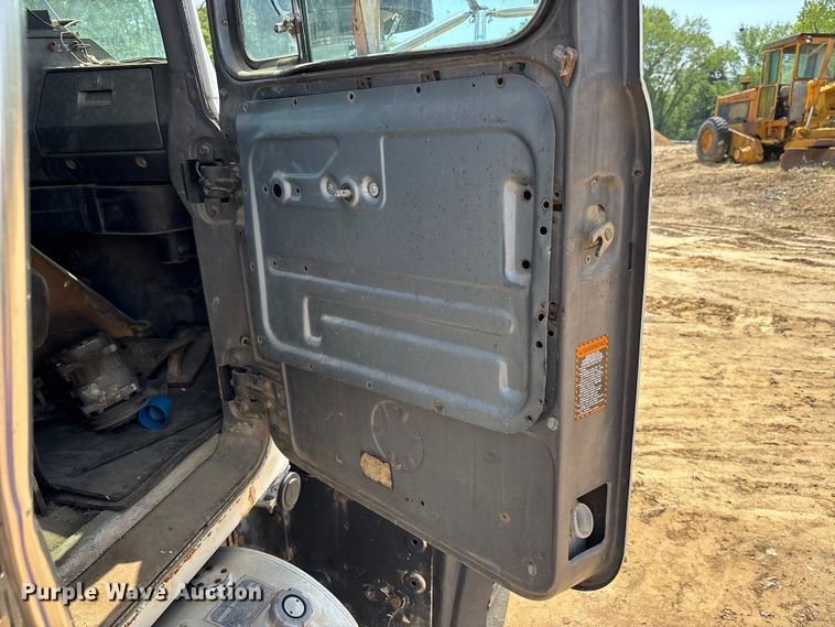 image for item DT0169 1997 Mack RD dump truck