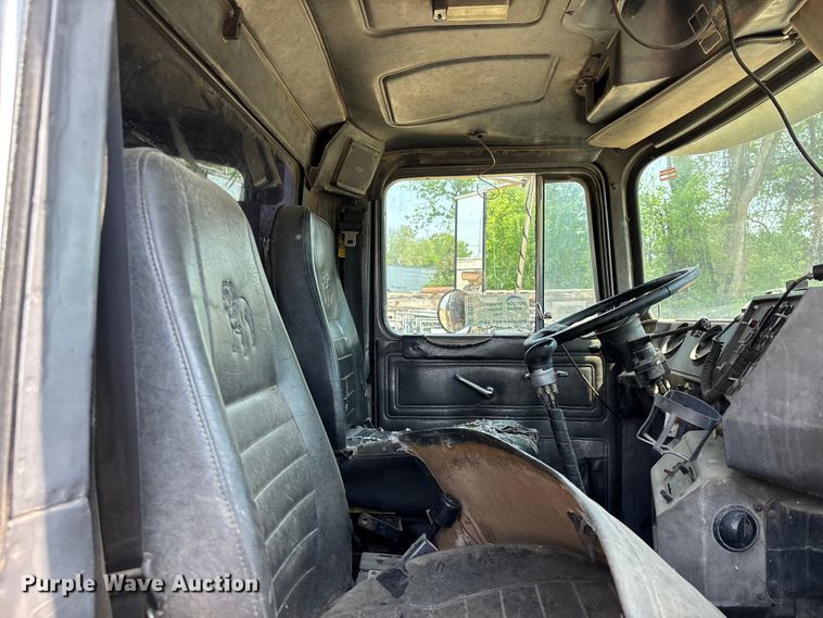 image for item DT0169 1997 Mack RD dump truck