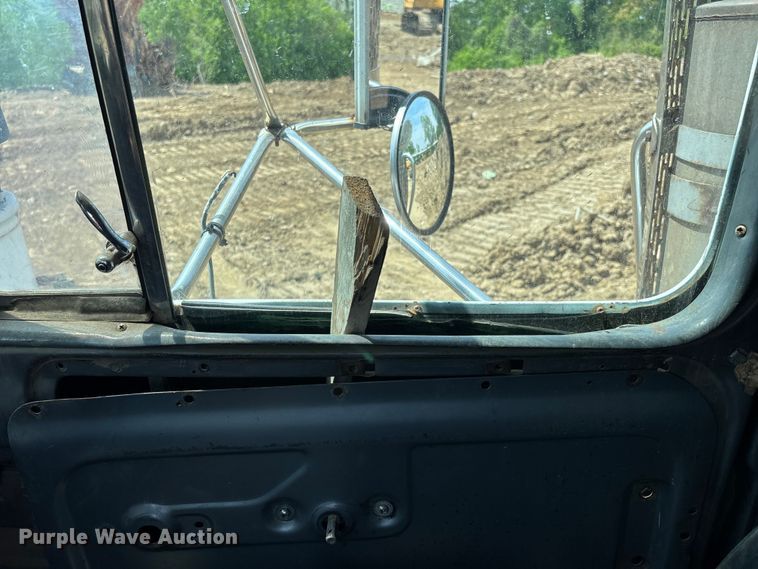 image for item DT0169 1997 Mack RD dump truck