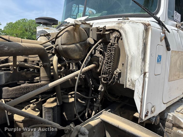 image for item DT0169 1997 Mack RD dump truck